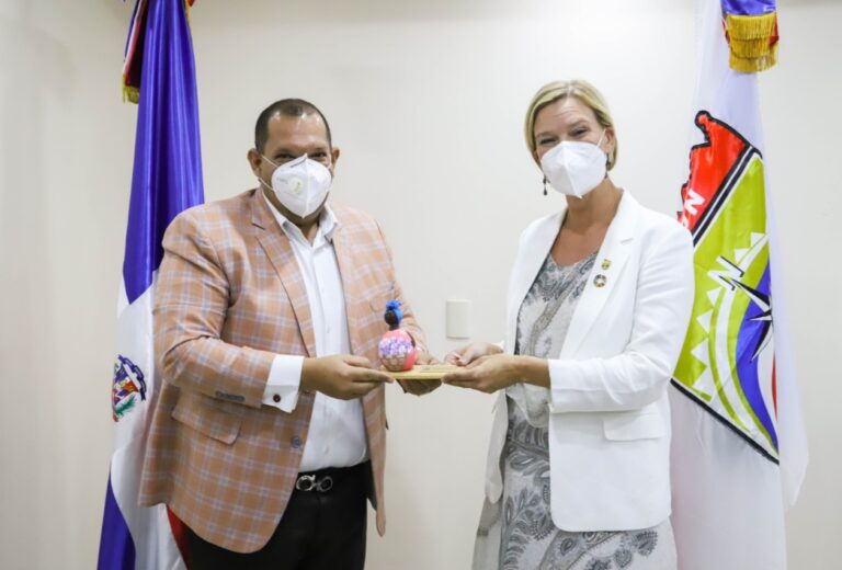 Alcaldía de SDN y PNUD examinan políticas públicas a favor de los ciudadanos