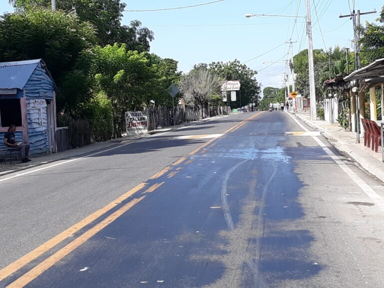 Carretera de RD$300 millones inaugurada hace dos meses se derrite con altas temperaturas