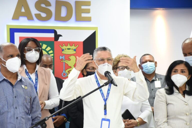 Alcalde Manuel Jiménez asegura prepara solución al problema histórico de la basura en SDE