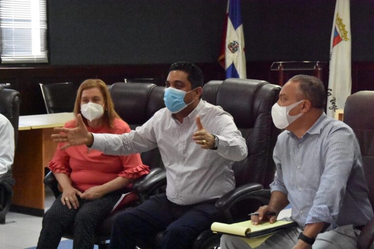 El alcalde Kelvin Cruz lanza plan “Veganos 100 % vacunados”