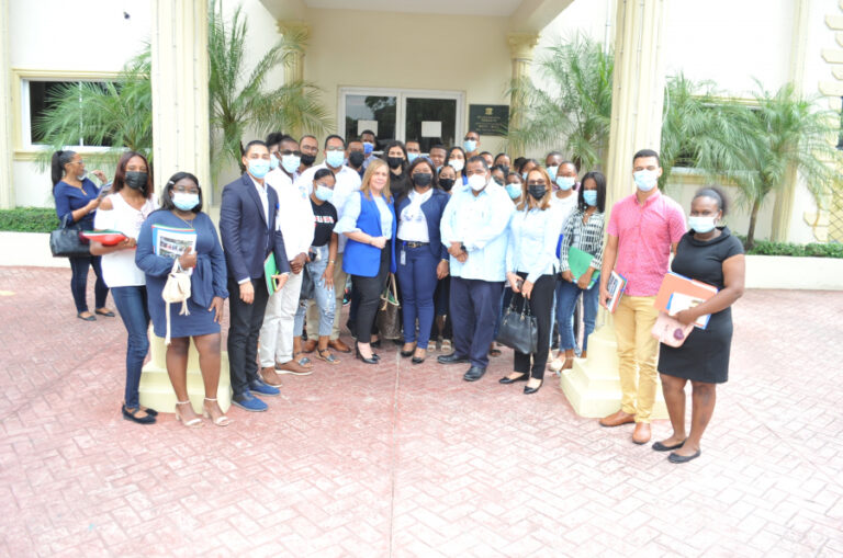 Liga Municipal participa en taller sobre empoderamiento de la juventud