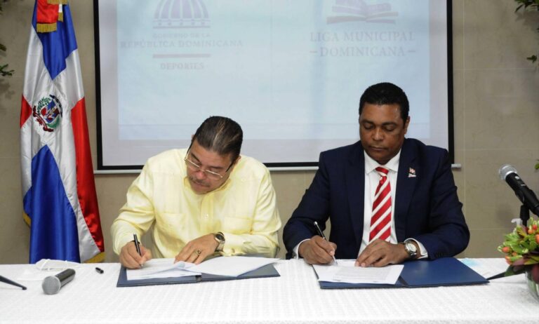 Miderec y Liga Municipal firman acuerdo para Juegos Municipales y mantenimiento de obras deportivas