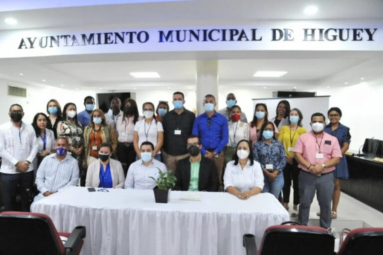 LMD, MICM y Fedomu fomentan comunidades emprendedoras