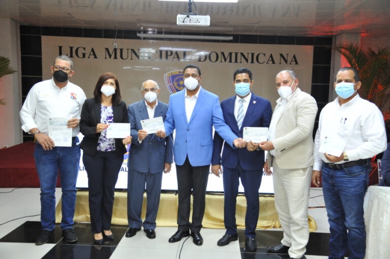 Liga Municipal transfiere RD$ 25,225.824.03 a seis alcaldías para compra camiones compactadores y reparación equipos