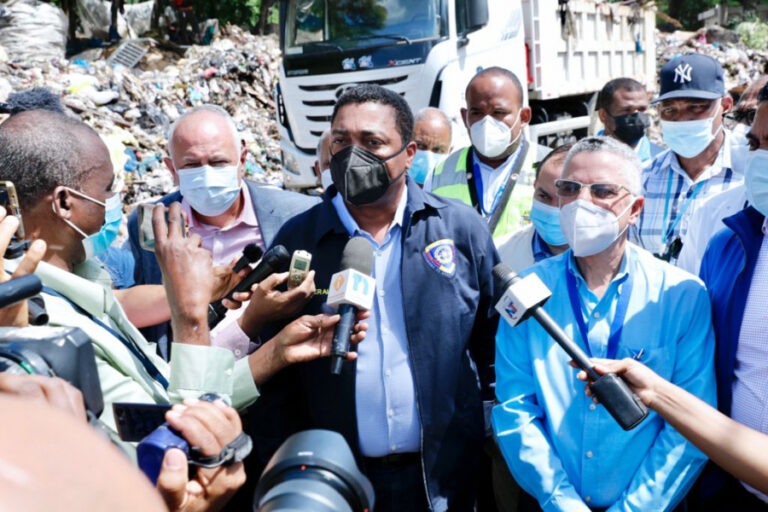 Víctor D´Aza asegura construirán relleno sanitario en Santo Domingo Este