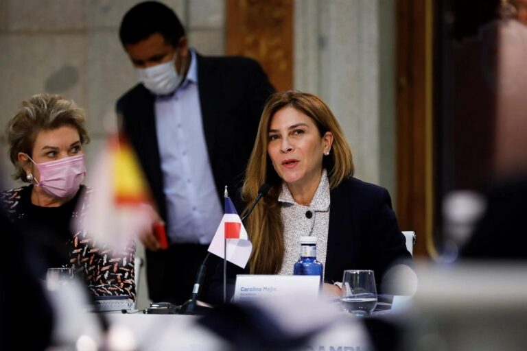 La alcaldesa de Santo Domingo alaba el potencial de la ciudad ante la UCCI