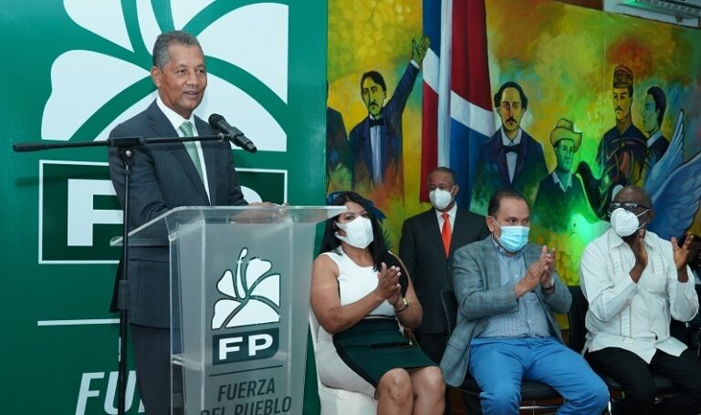 Julián Roa y otros dirigentes se juramentan en la Fuerza del Pueblo