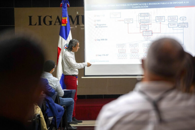 Liga Municipal y MEPyD capacitan técnicos de las alcaldías para fortalecer Ordenamiento Territorial