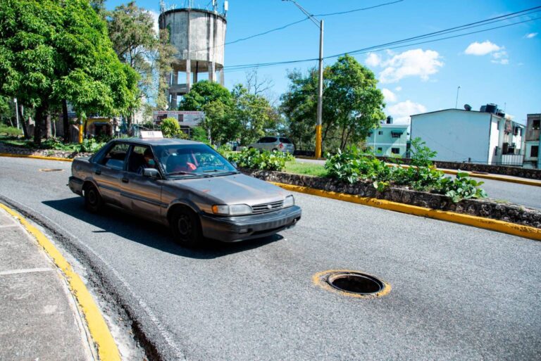 Robo de tapas en las calles: un delito que no para y que causa accidentes a peatones y conductores