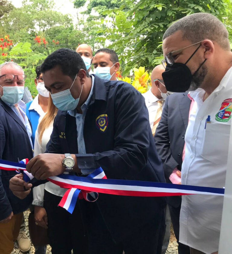 Liga Municipal Dominicana entrega salón para educar sobre reciclaje y manejo adecuado de los residuos sólidos