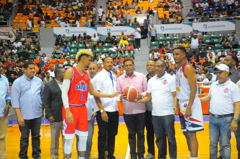 Sameji se venga de Pueblo Nuevo y domina serie particular del Superior de Santiago