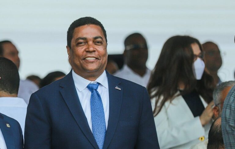 Víctor D’ Aza: “Santiago está recibiendo un espaldarazo del presidente de la República”