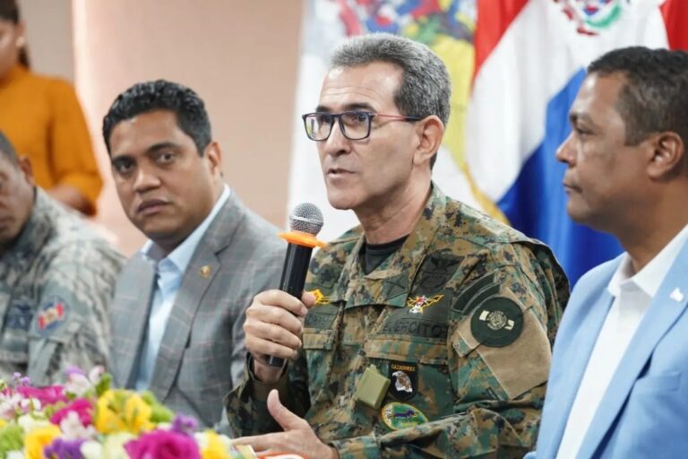 Liga Municipal dona helicóptero a las Fuerzas Armadas