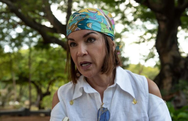 Regidora del Distrito Nacional rechaza doble cargo de funcionario municipal