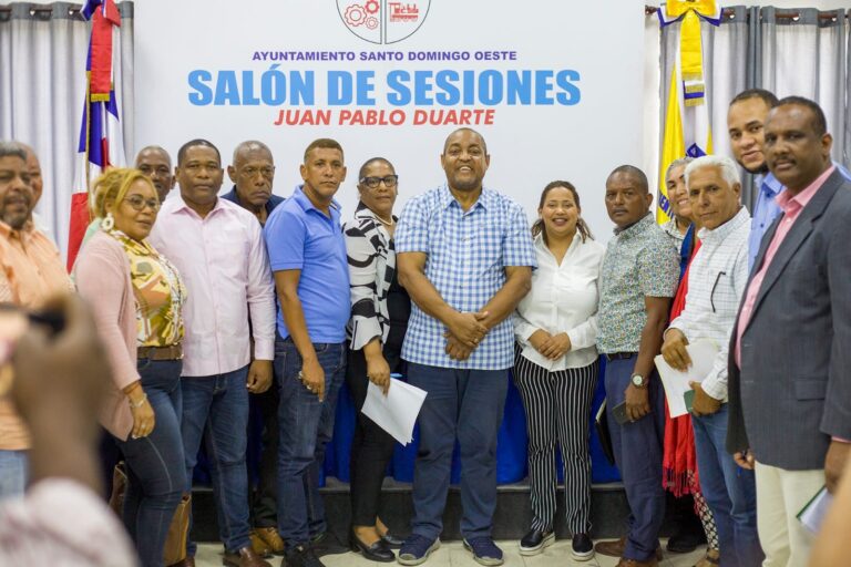 Juntas de Vecinos de SDO se disculpan con alcalde José Andújar