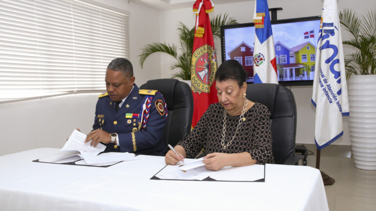 Cuerpo de Bomberos del Distrito Nacional capacitará personal del INAIPI para garantizar seguridad de los infantes y colaboradores