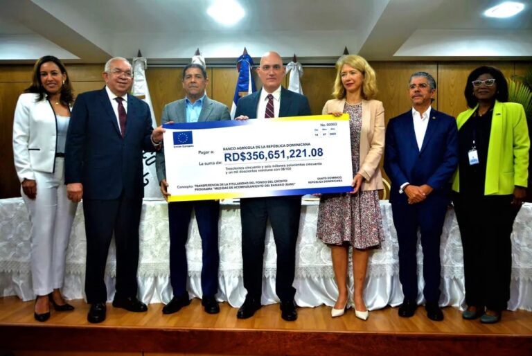 Gobierno dominicano recibe 356 millones de pesos de la Unión Europea para apoyar el sector bananero