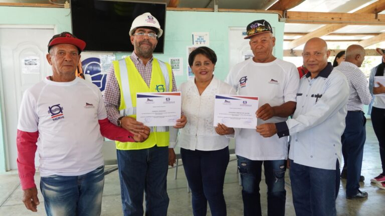 INDRHI y Liga Municipal certifican comunitarios de Monte Grande en manejo de residuos sólidos