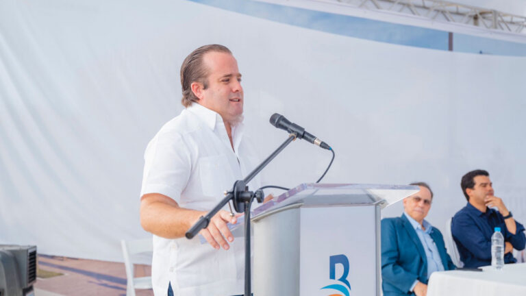 Ministerio Administrativo de la Presidencia entrega aportes a instituciones de la provincia Sánchez Ramírez