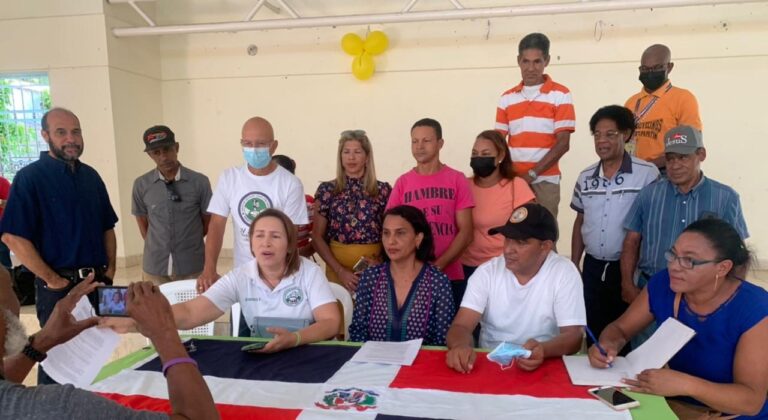 Organizaciones sociales demandan ejecución de obras al suroeste de Santiago