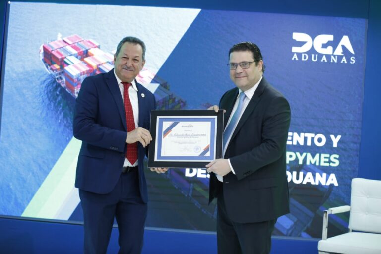 Promipyme reconoce a Yayo Sanz Lovatón, por su aporte y respaldo al sector empresarial SDE