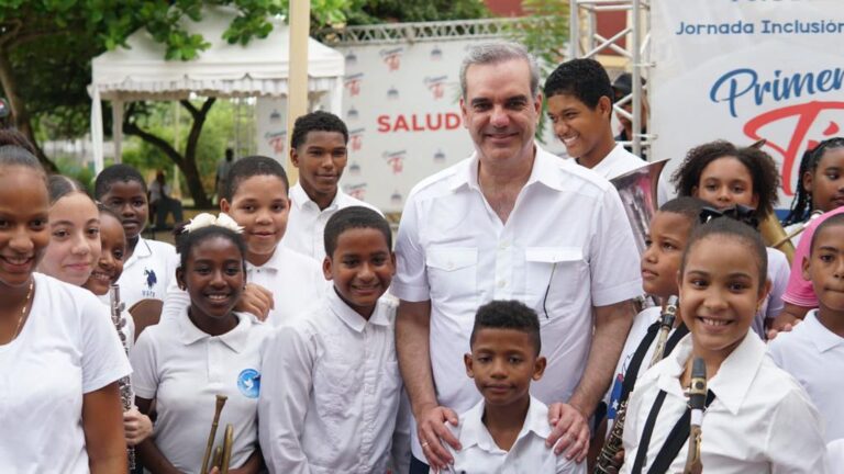 Abinader asegura ayudas sociales buscan mitigar efectos locales de crisis internacional