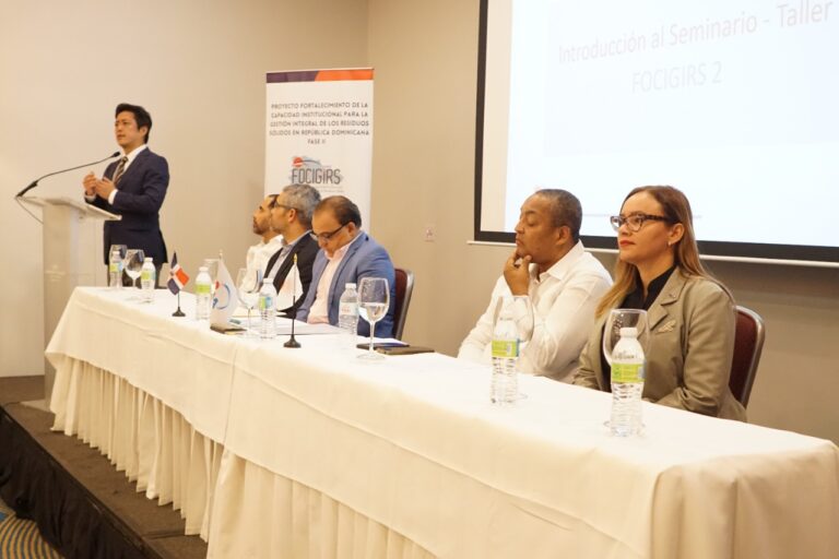 LMD participa en Seminario sobre destino final de desechos sólidos