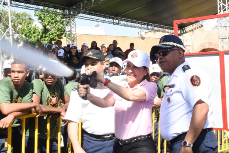 Bomberos del DN celebran “Desafío 2022” desde la Fortaleza Ozama