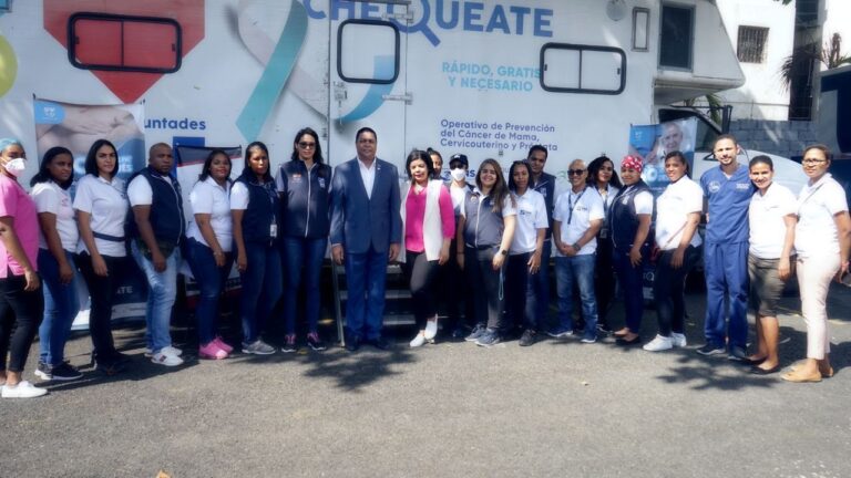 LMD y SNS realizan operativo de prevención cáncer de mamá para colaboradores