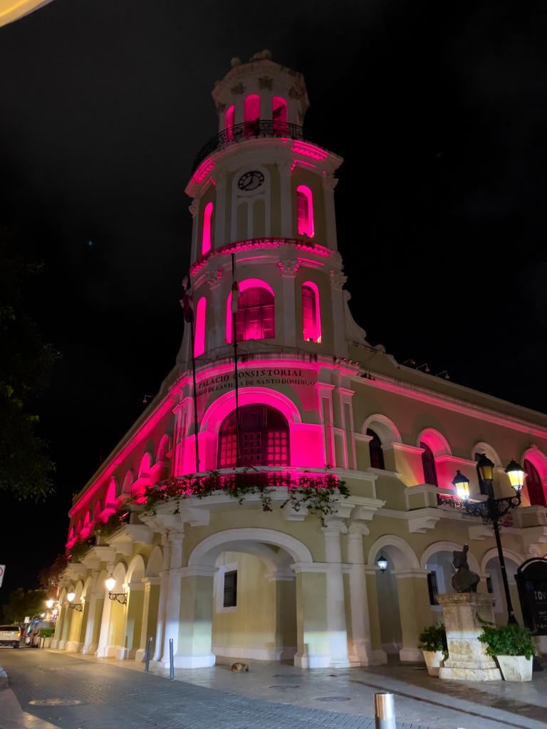 Monumentos del Distrito se iluminan de rosa por lucha contra Cáncer de Mama