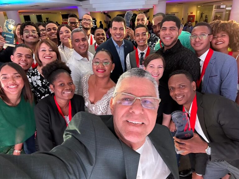 Ayuntamiento SDE reconoce talento joven en Segundo Premio Municipal de la Juventud