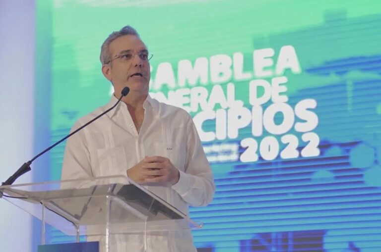 Abinader se compromete seguir apoyando gobiernos locales
