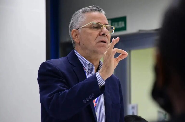 Alcalde Manuel Jiménez presenta memorias de sus cuatro años de gestión