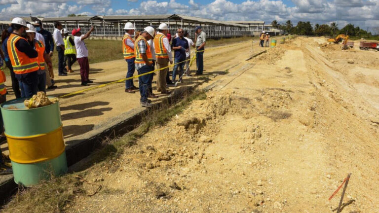 CAASD supervisa avances trabajos de ampliación del Acueducto Barrera de Salinidad en Santo Domingo Este