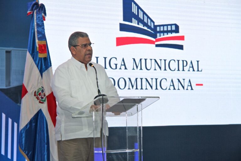Ministro Castillo Lugo felicita a Víctor D´Aza por su gestión al frente de la LMD