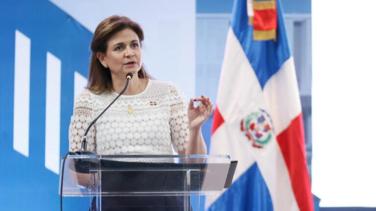 Vicepresidenta Raquel Peña resalta aportes de la mujer dominicana en lanzamiento de libro auspiciado por la Cooperativa La Unión