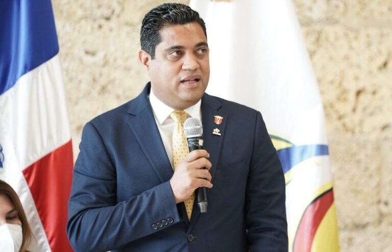 Kelvin Cruz emplaza al PLD a señalar cualquier acto indecoroso de supuesta compra de alcaldes de oposición