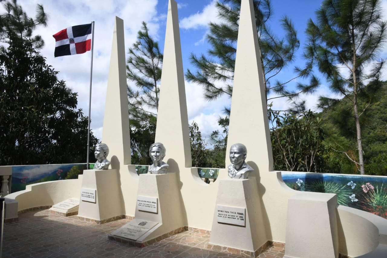 Monumento a las Hermanas Mirabal en La Cumbre, Tamboril