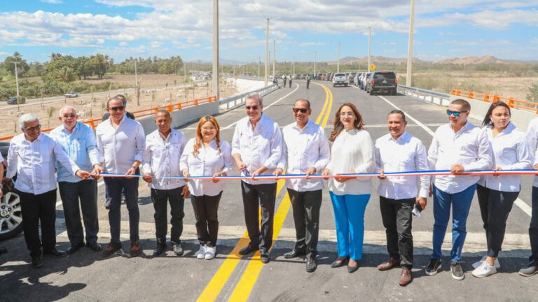 Al inaugurar Circunvalación de Azua, Presidente Abinader invita oposición a caerle atrás y lo vean trabajando por el desarrollo del país