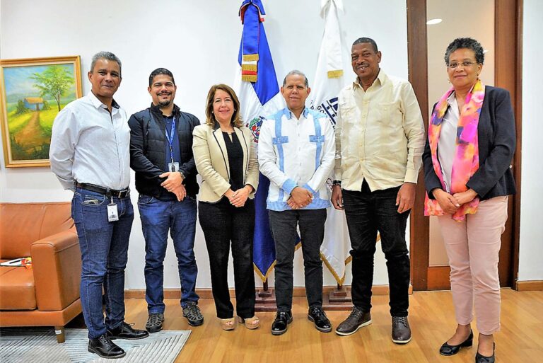 Ministerio de Economía y Fundación Sur Futuro articulan acciones de seguimiento a los planes de ordenamiento territorial de los municipios Hondo Valle, Padre Las Casas y Bohechío