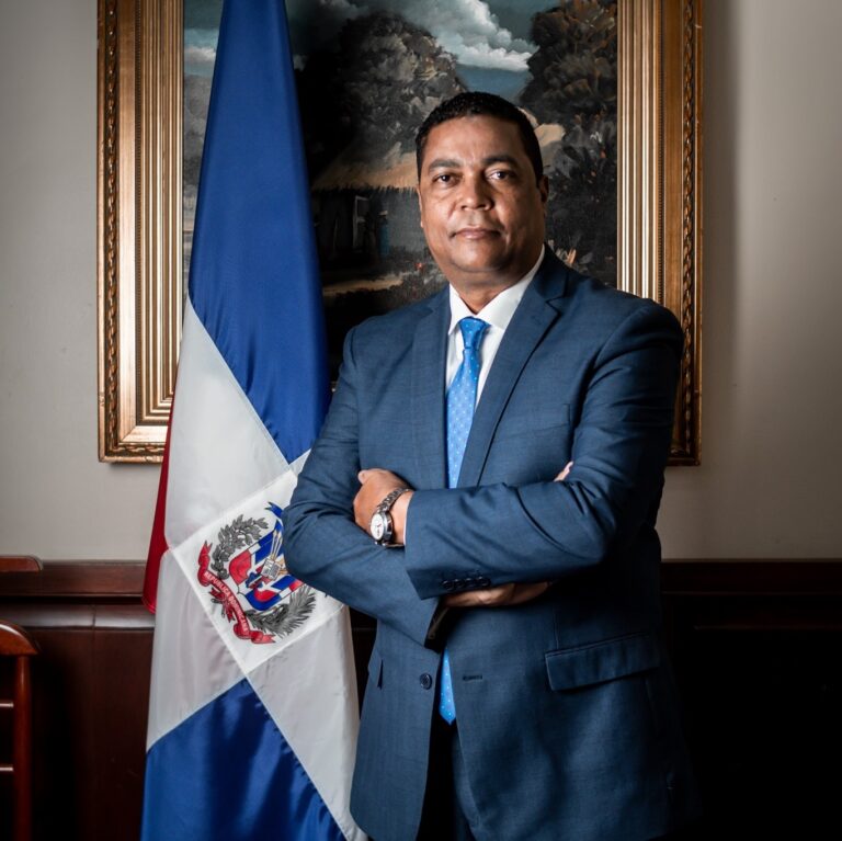 Reconocen a Víctor D’Aza como Funcionario del Año y a la LMD como Institución Pública de Mayor Impacto Formativo