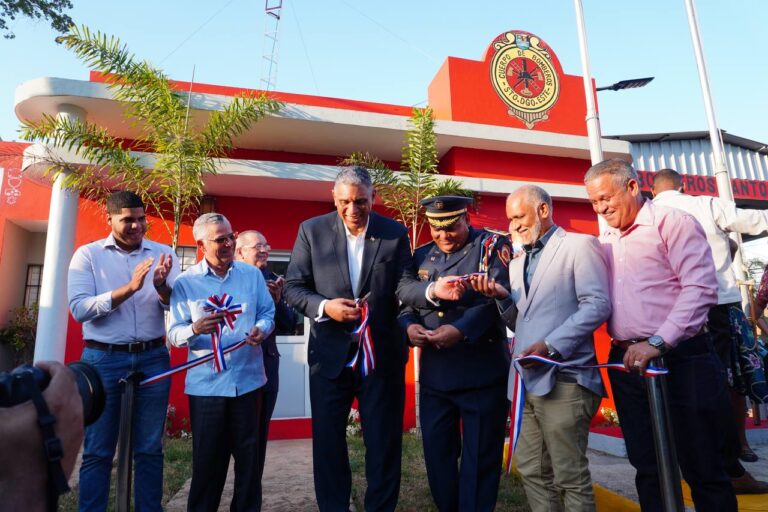 Ayuntamiento de SDE entrega remozada la tercera estación de bomberos