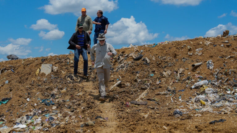 Ministro Medio Ambiente resalta avances en el cierre del vertedero de Duquesa