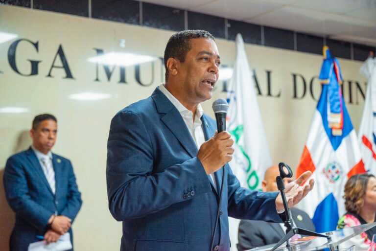 Víctor de D”Aza revela que PRM conforma comisión para buscar sustituto en alcaldía de La Vega