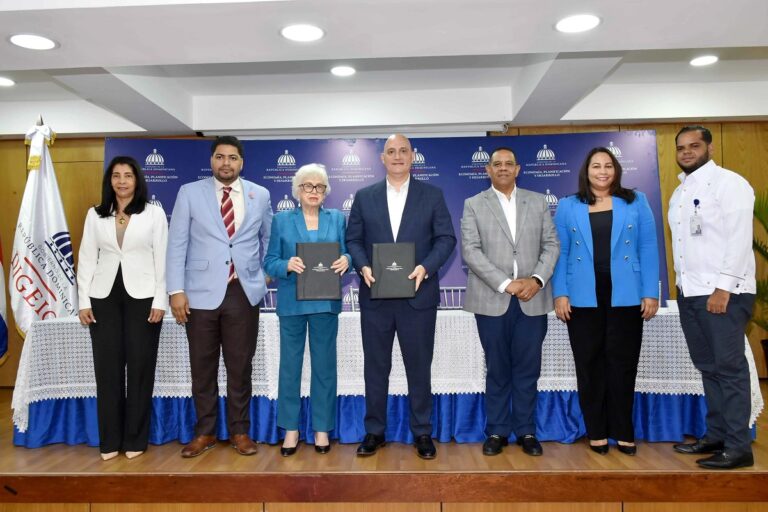 Economía suscribe compromiso con la DIGEIG para implementar modelo de integridad