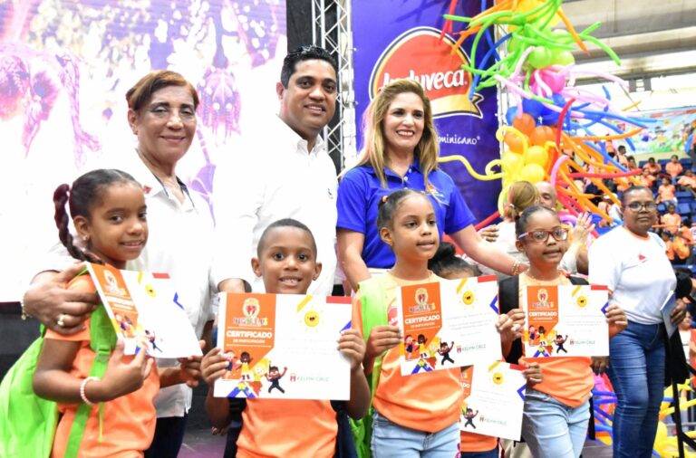 Alcalde de La Vega clausura con 6 mil niños Olimpiadas Infantiles Municipales