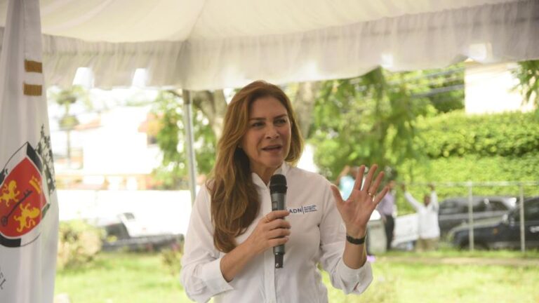 Carolina Mejía pide a los ciudadanos quedarse en casa y agradece labor de personal médico