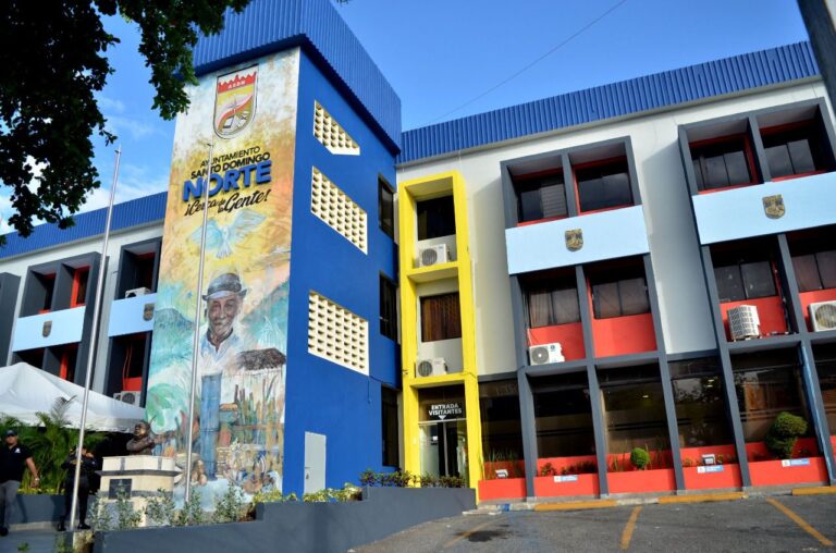 ASDN retira vallas de propaganda política en espacios públicos no permitidos