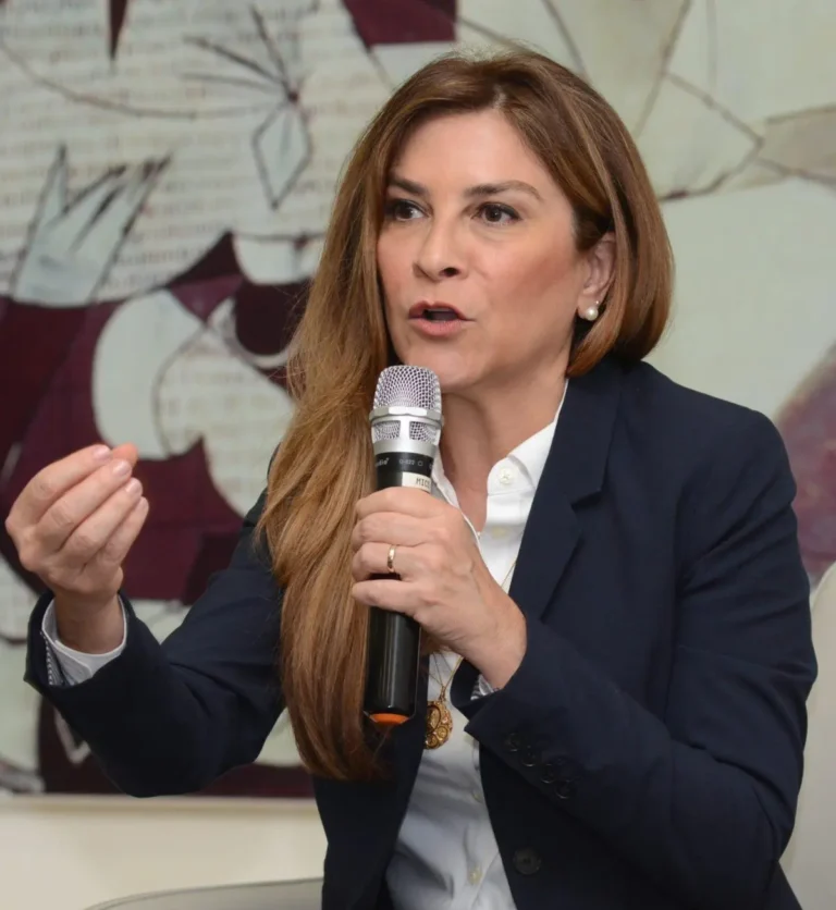 Carolina Mejía será oradora de “Foro de Mujeres Periodistas”
