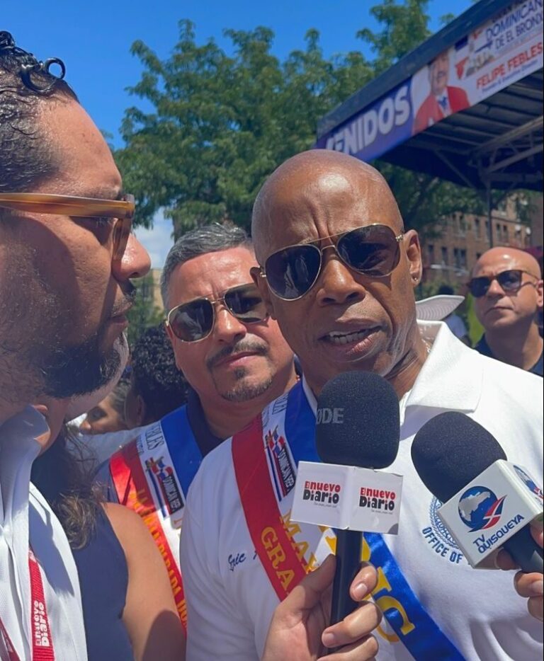 Dominicanos Alto Manhattan lamentan alcalde Eric Adams declinara aspiraciones alcaldía